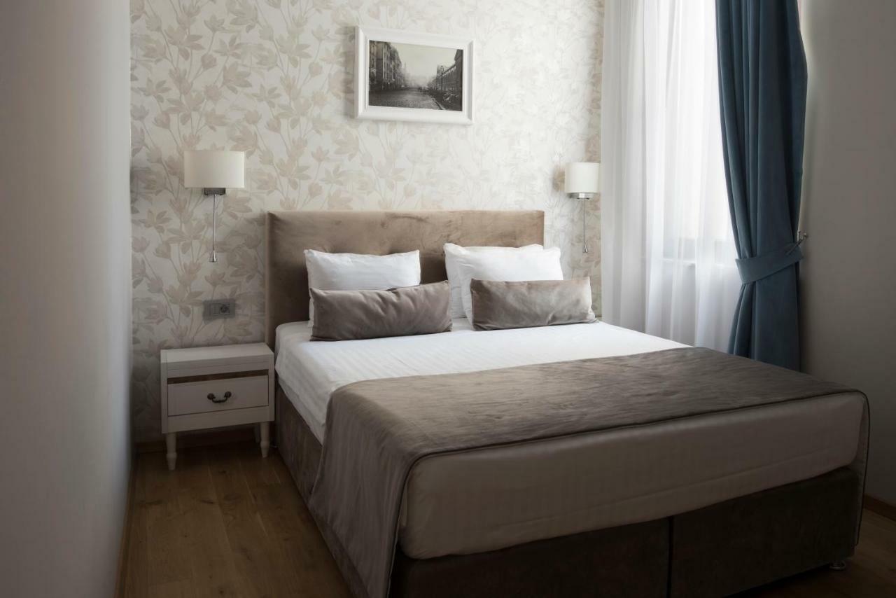 New Era Old Town Parking With Fee Nearby Hotel Bucarest