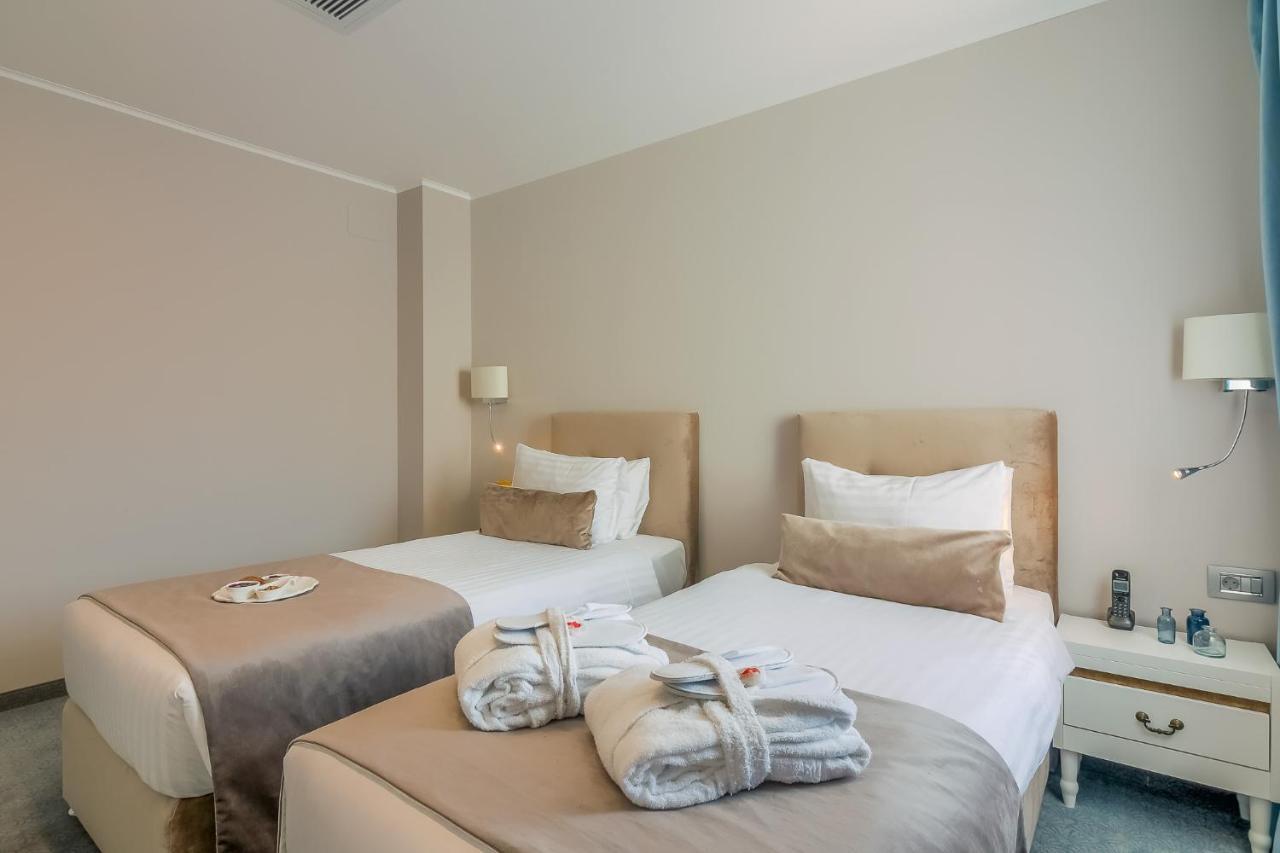 New Era Old Town Parking With Fee Nearby Hotel Bucarest